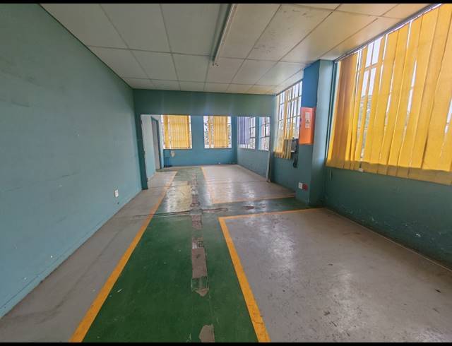 3,045M² WAREHOUSE FOR SALE IN ROBERTSHAM